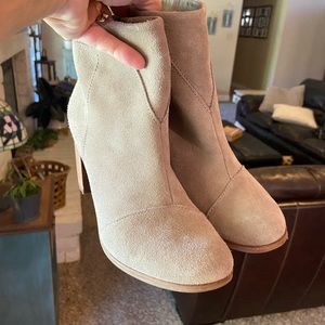 Tom’s booties. Great condition. Wore only a couple times. No spots or stains.